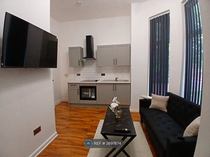 2 Bedroom Flat To Rent In Polygon Road, Manchester, M8