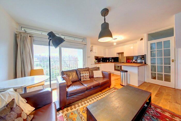 4 Bedroom Maisonette To Rent In Victoria Rise, London, SW4