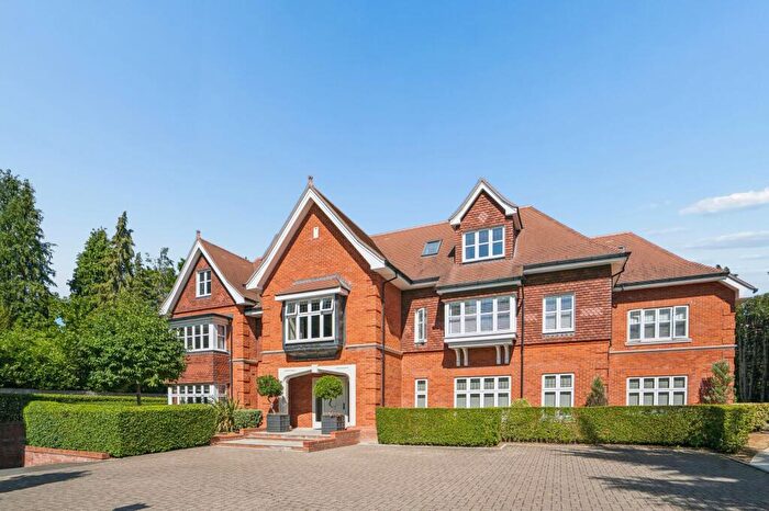 3 Bedroom Flat For Sale In Penn Road, Beaconsfield, HP9