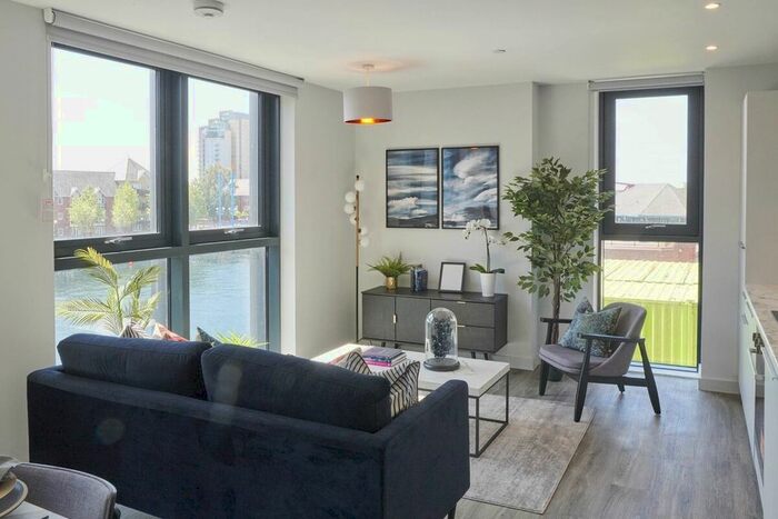 2 Bedroom Flat To Rent In The Quay Loop Road, Salford Quays, M50