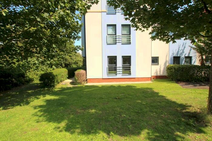 2 Bedroom Flat To Rent In Guillemot Road, Portishead, Bristol, BS20