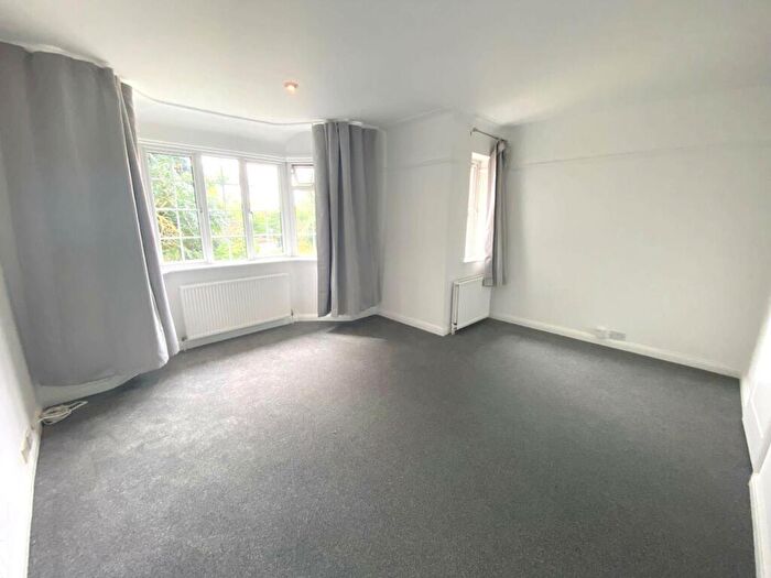 3 Bedroom Maisonette To Rent In Springfield Close, Stanmore, HA7