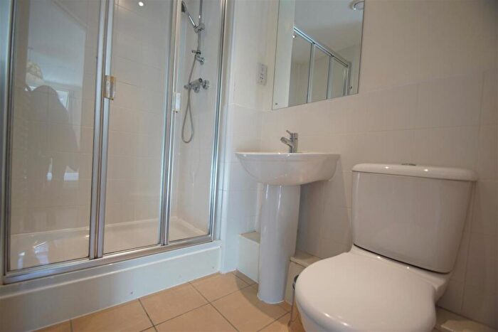 2 Bedroom Apartment To Rent In Montgomery Avenue, LS16