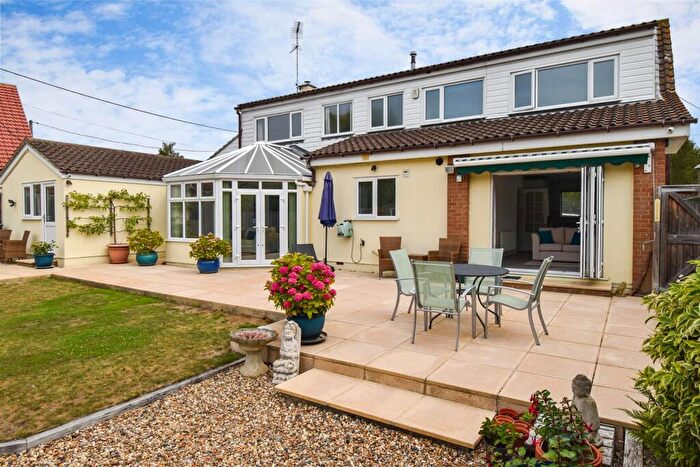 4 Bedroom Detached House For Sale In Southend Road, Howe Green, Chelmsford, CM2