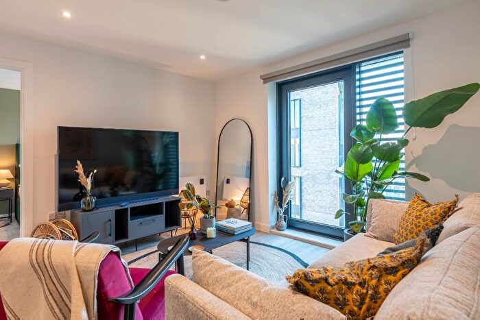 2 Bedroom Flat To Rent In Flat, Pall Mall, Liverpool, Merseyside, L3