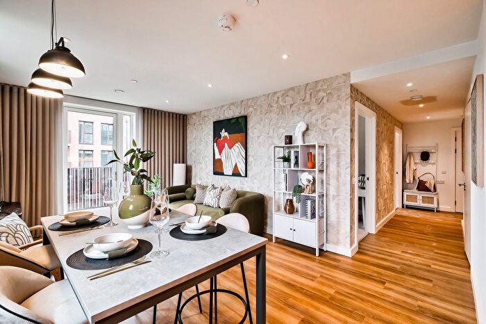 2 Bedroom Flat For Sale In Heybourne Park, London, NW9