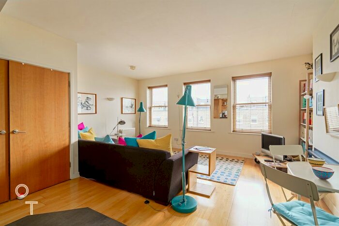 1 Bedroom Flat To Rent In Grafton Yard, London, NW5