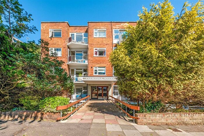 2 Bedroom Flat For Sale In Palmeira Avenue, Hove, BN3