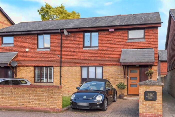 3 Bedroom Property To Rent In Clack Street, London, SE16