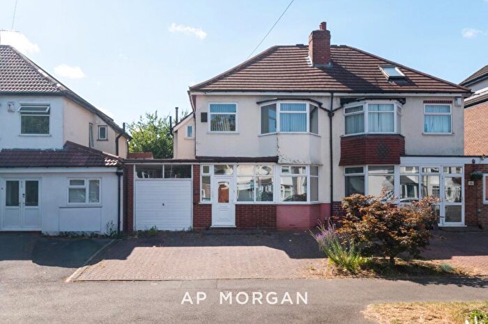3 Bedroom Semi Detached House For Sale In Baldwins Lane, Birmingham, West Midlands, B28
