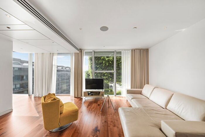 3 Bedroom Flat To Rent In Moor Lane, London, EC2Y