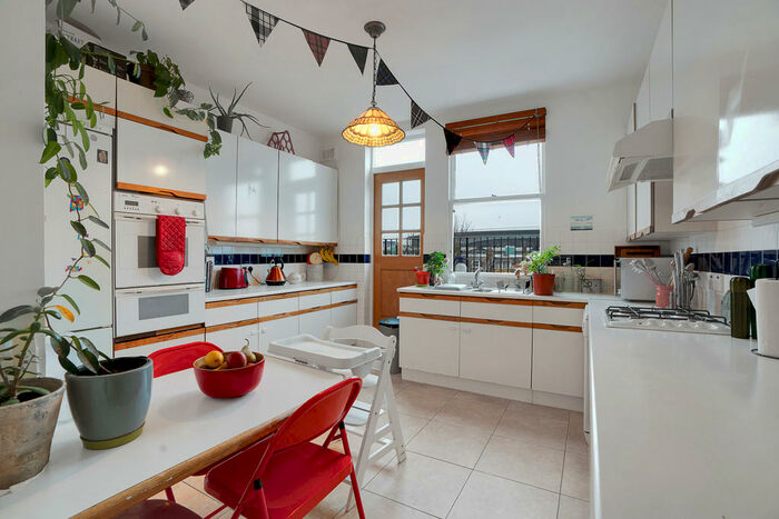 2 Bedroom Apartment To Rent In Highbury Hill, N5