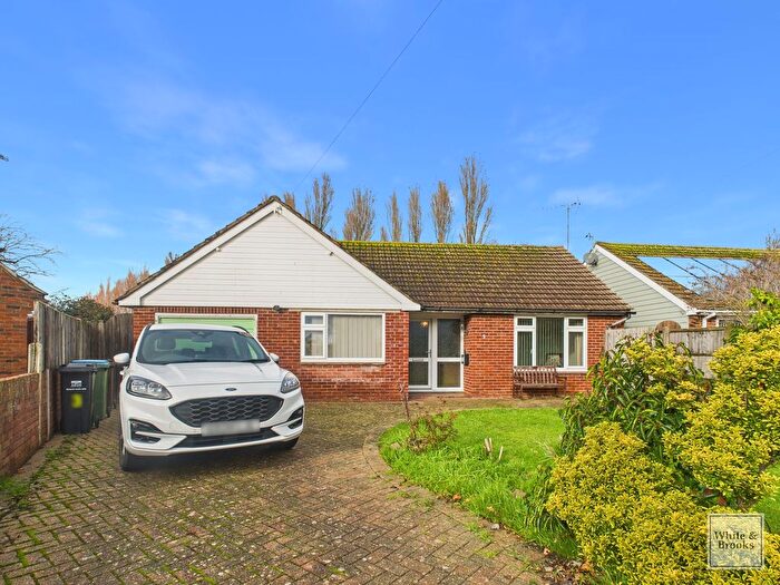 3 Bedroom Detached Bungalow For Sale In Pine Walk, Bognor Regis, PO21