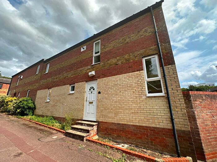 3 Bedroom House To Rent In Bradwell Common, MK13