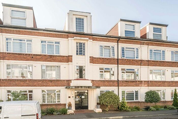 2 Bedroom Flat To Rent In Manor Vale, Brentford, TW8
