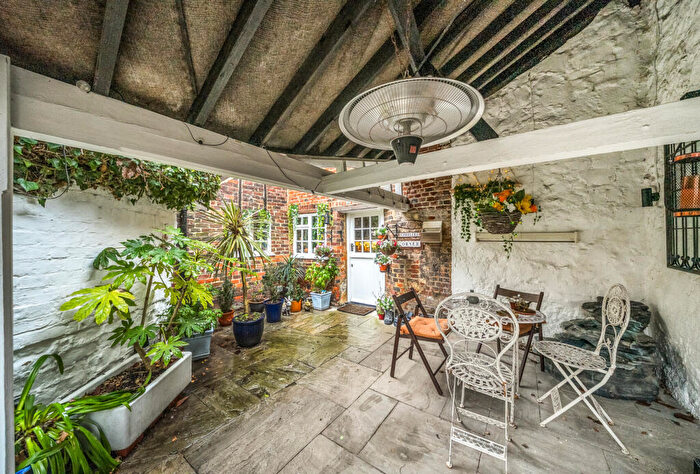 3 Bedroom Link Detached House For Sale In High Street, Merstham, Redhill, Surrey, RH1