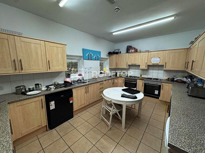 9 Bedroom House To Rent In Hanover Square, Leeds, LS3