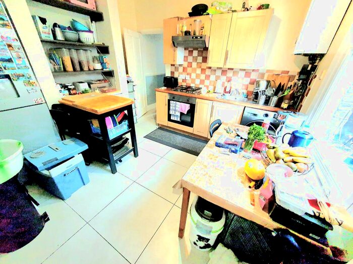 2 Bedroom Flat To Rent In Albert Road, London, E10