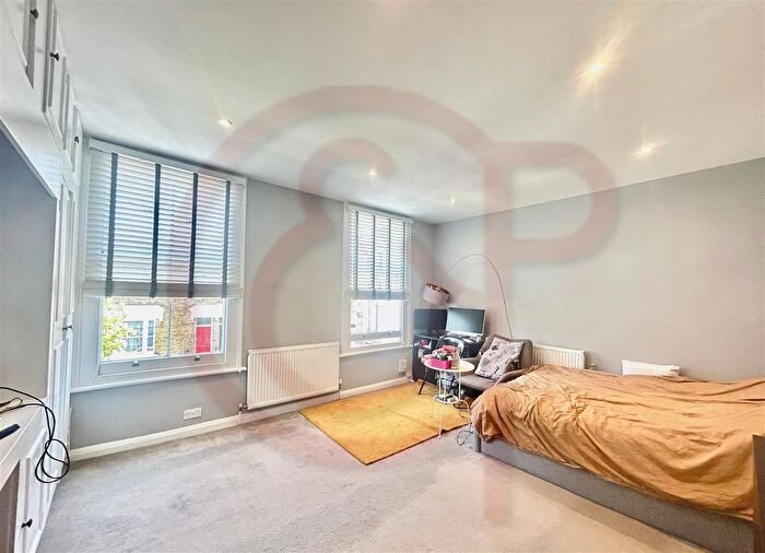 Studio To Rent In Overstone Road, Hammersmith, W6