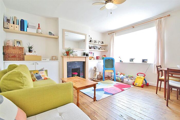 2 Bedroom Maisonette To Rent In Wheatley Road, Isleworth, TW7