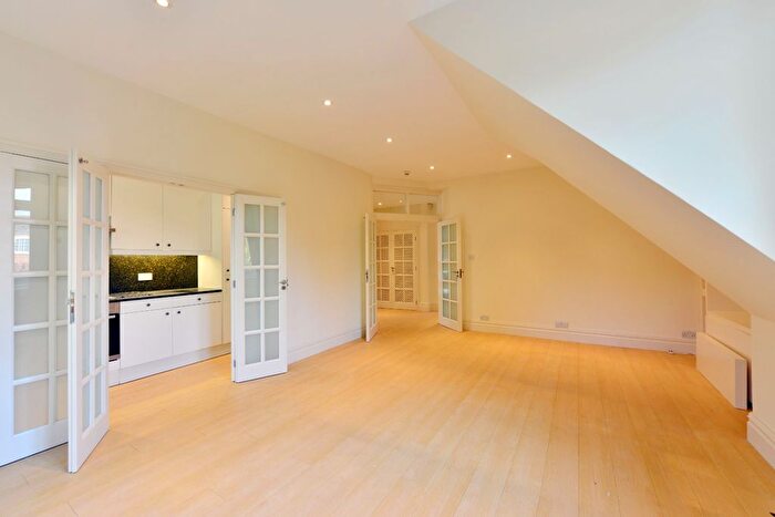 2 Bedroom Flat To Rent In Heath Drive, Hampstead, London, NW3