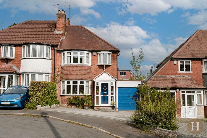 3 Bedroom Semi-Detached House For Sale In Lelant Grove, Birmingham, B17
