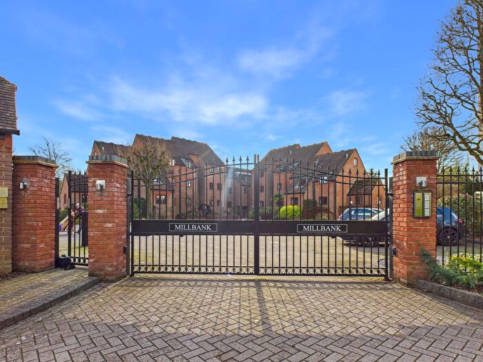 2 Bedroom Flat To Rent In Mill Road, Marlow, Buckinghamshire, SL7