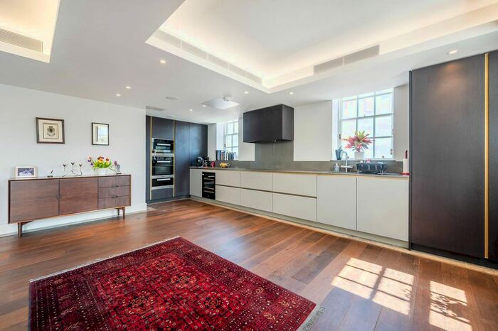 2 Bedroom Flat To Rent In Richmond Hill, Richmond, TW10