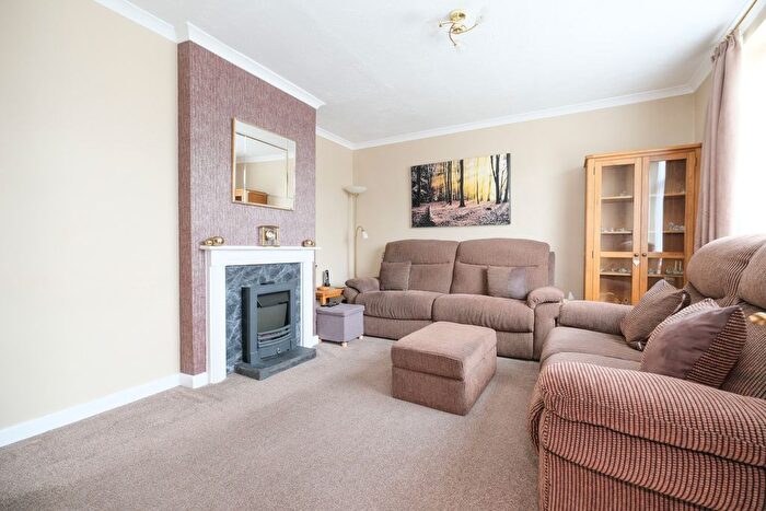 3 Bedroom End Of Terrace House For Sale In Longbury Drive, Orpington, BR5