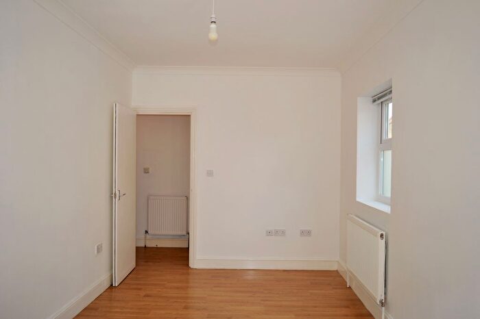 1 Bedroom Flat To Rent In Station Road, Forest Gate, E7