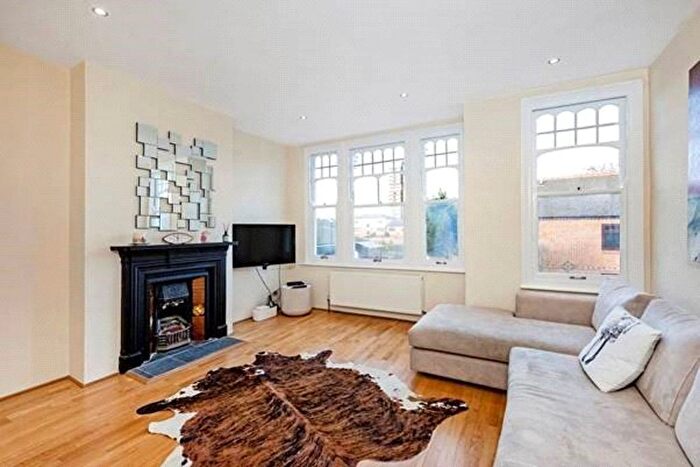 2 Bedroom Flat To Rent In Stephendale Road, London, SW6