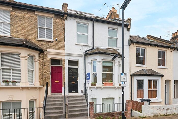 2 Bedroom Flat For Sale In Coombe Road, Chiswick, London, W4