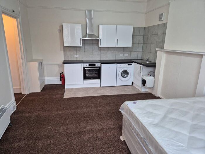 Studio To Rent In Sutton Road, Hounslow, TW5