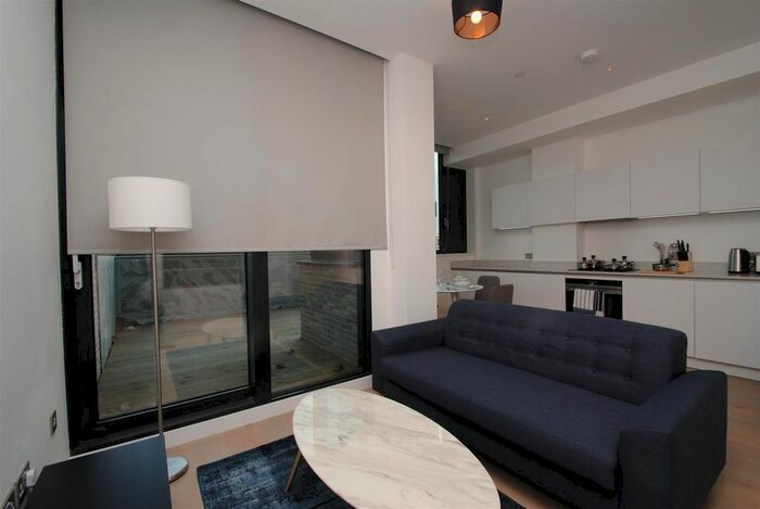 Studio To Rent In Highgate Hill, London, N19