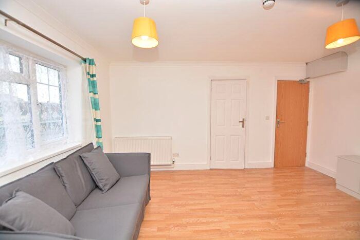 Studio To Rent In Albert Street, Slough, SL1