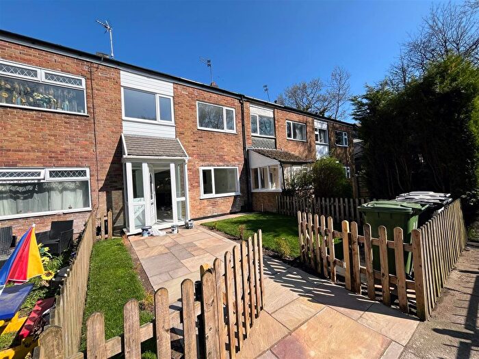 3 Bedroom Terraced House To Rent In Sunnybank Close, Macclesfield, SK11