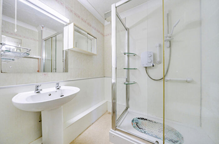 1 Bedroom Apartment For Sale In London Road, Headington, OX3