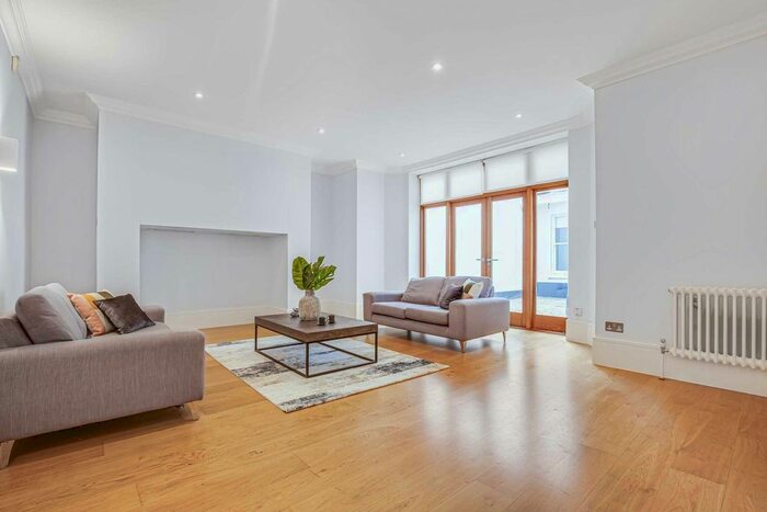 2 Bedroom Flat To Rent In Devonshire Place, Marylebone . G, W1