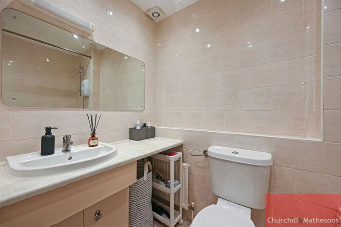 1 Bedroom Flat For Sale In Beechwood Grove, Acton, W3