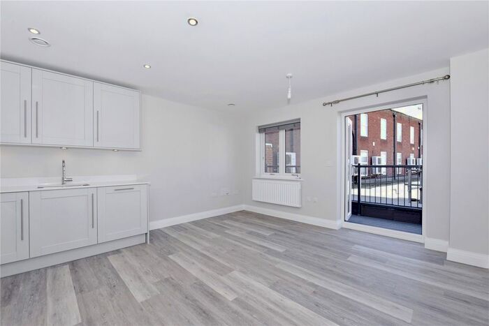 1 Bedroom Flat To Rent In Flat, Grebe House, Marlow, Buckinghamshire, SL7