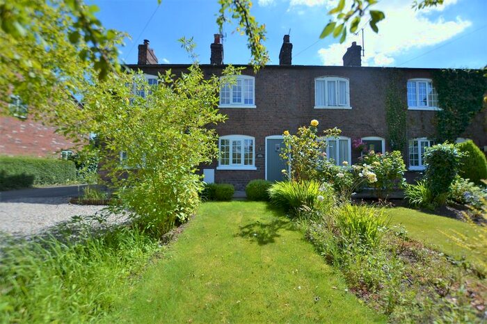 2 Bedroom Terraced House To Rent In Middlewich Road, Holmes Chapel, Crewe, CW4