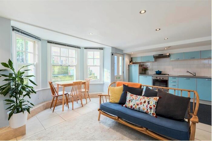 2 Bedroom Flat To Rent In Durley Road, London, N16