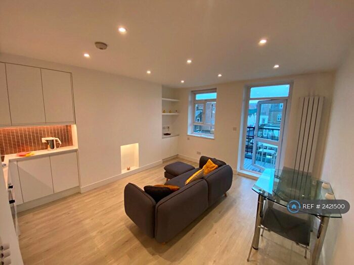 2 Bedroom Flat To Rent In Manchester House, London, SE17