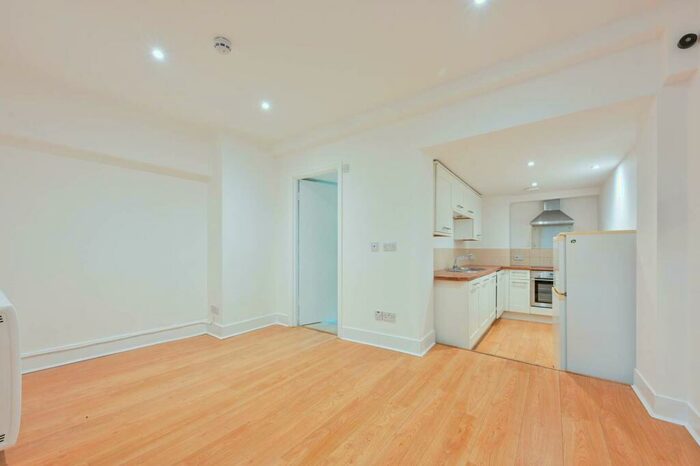 1 Bedroom Flat To Rent In Portsmouth Road, Guildford, GU2