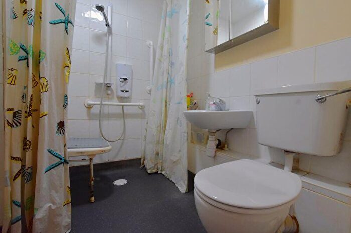 1 Bedroom Flat For Sale In Bladon Gardens, Harrow, HA2