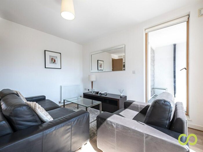 2 Bedroom Flat To Rent In Compton House, Sussex Way, Holloway, N7