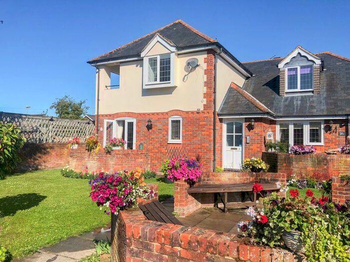 2 Bedroom Flat To Rent In Central Marlow, SL7