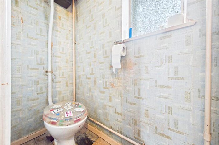 3 Bedroom Semi-Detached House For Sale In Abbots Road, Burghfield Common, Reading, RG7