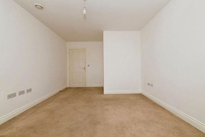 2 Bedroom Flat For Sale In Cressy Quay, Chelmsford, Essex, CM2