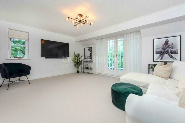 3 Bedroom Apartment To Rent In Tepestede Court, Hazel Way, Chipstead, CR5